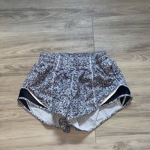 Lululemon Hotty Hot Short II *2.5"